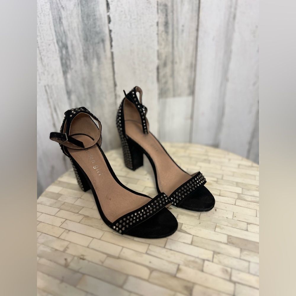 Heels - Picture 2 of 5